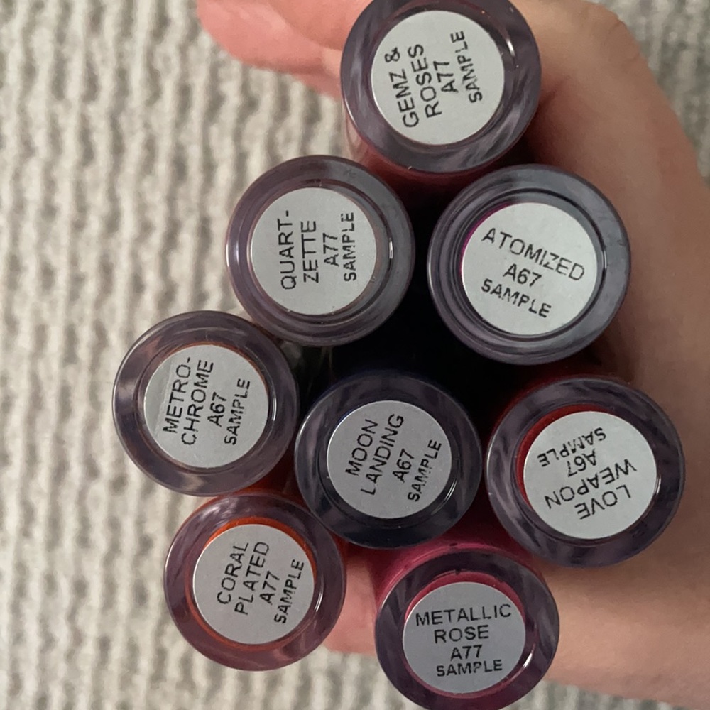Bundle of 8 MAC Nudes, Pinks, and Red Lipsticks - Picture 4 of 5